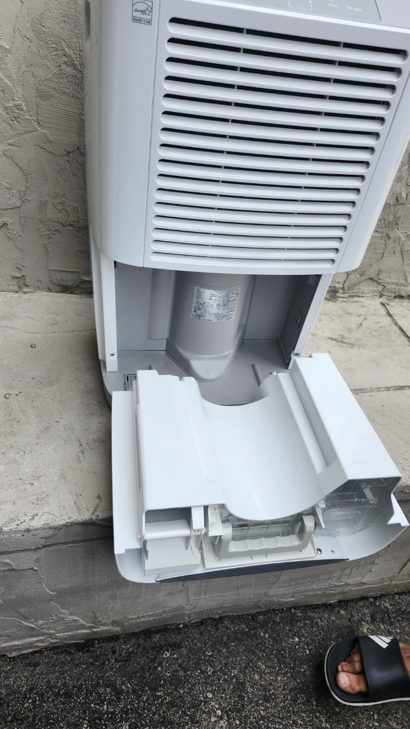 Frigidaire Dehumidifier - photo 2