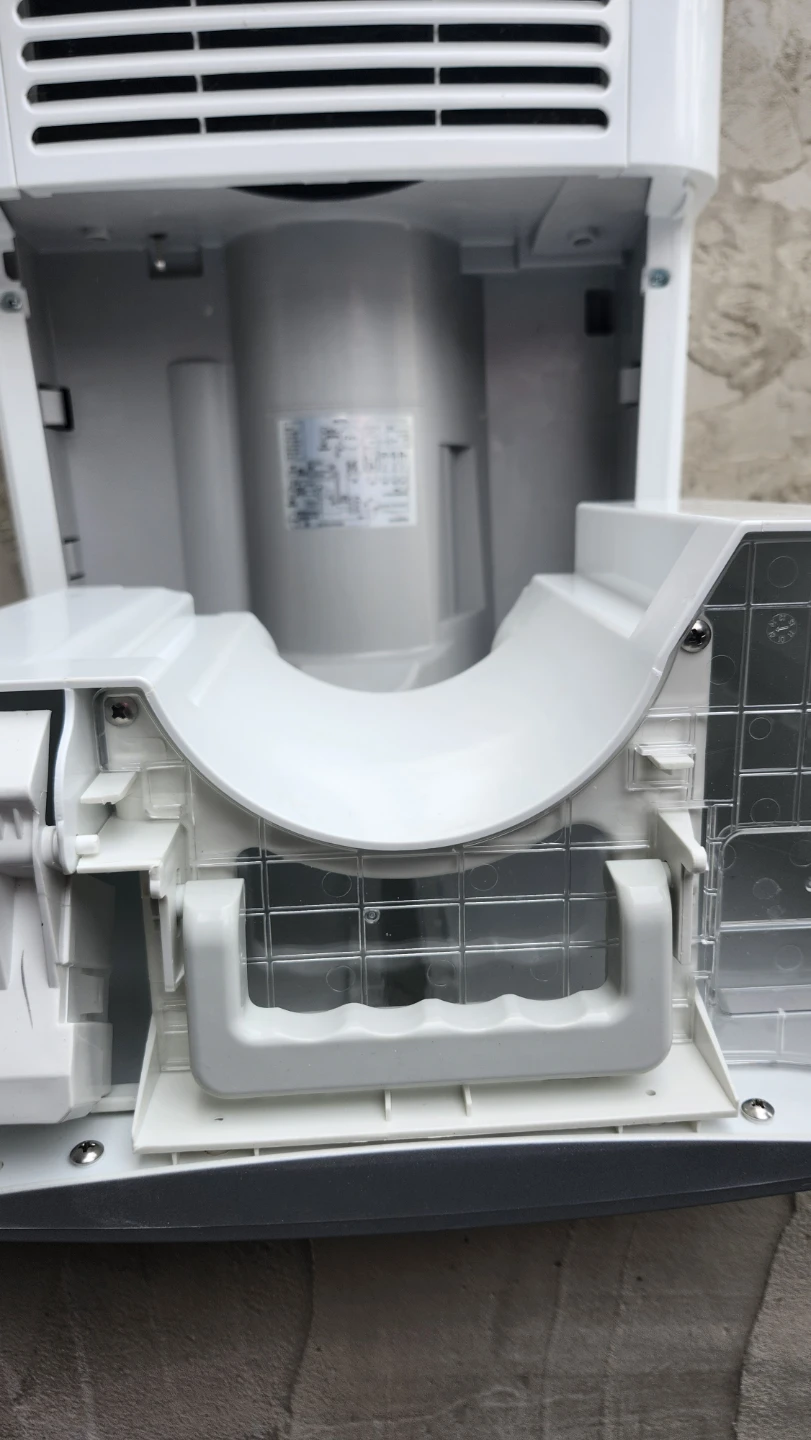 Frigidaire Dehumidifier - photo 5