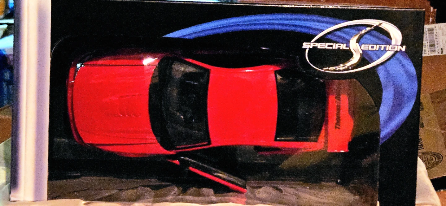 Maisto Special Edition 1:18 2000 Ford SVT Mustang Cobra R - photo 2