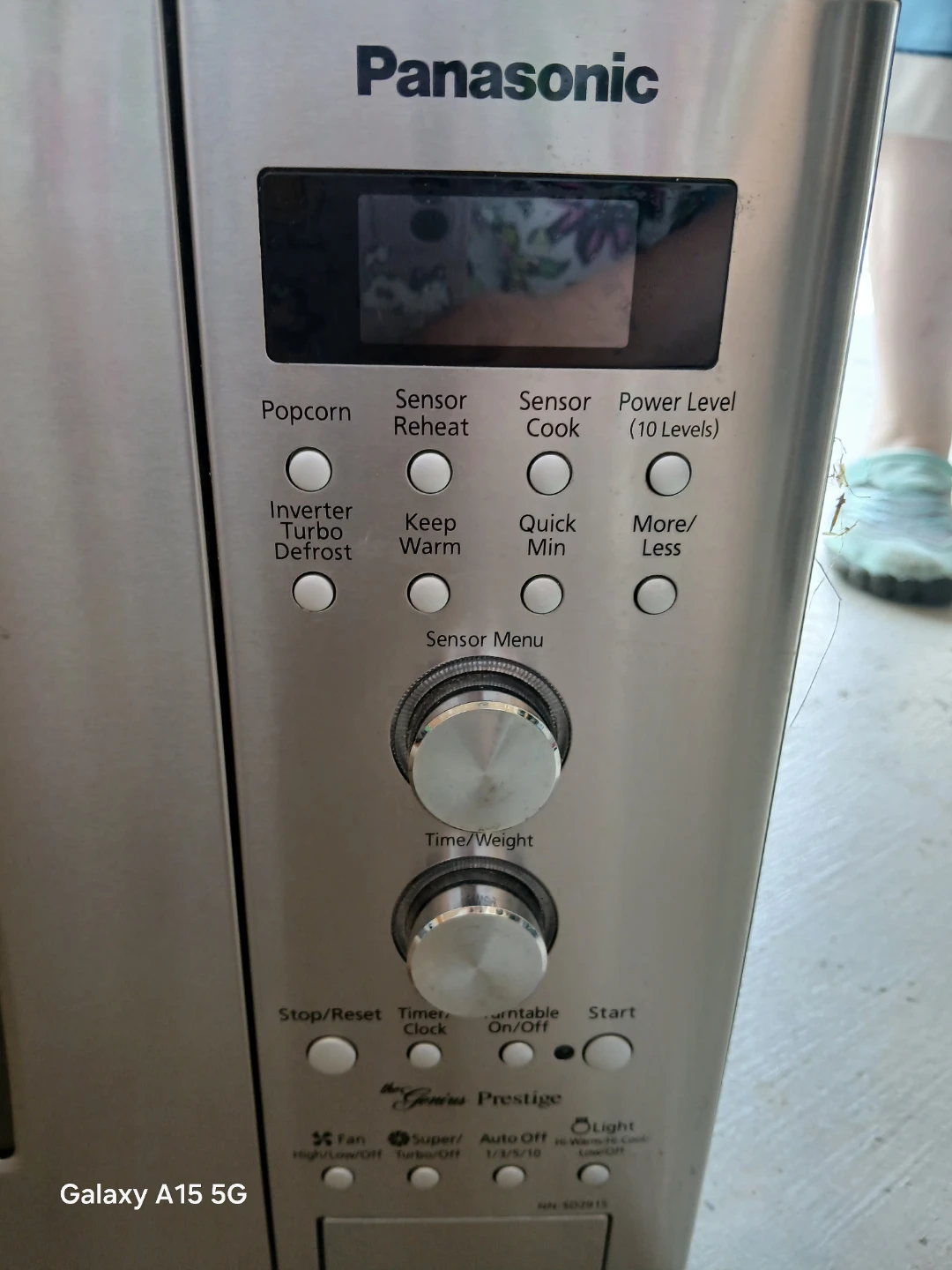 Over the Range Panasonic 30 inc excellent condition model NNSD29 - photo 3