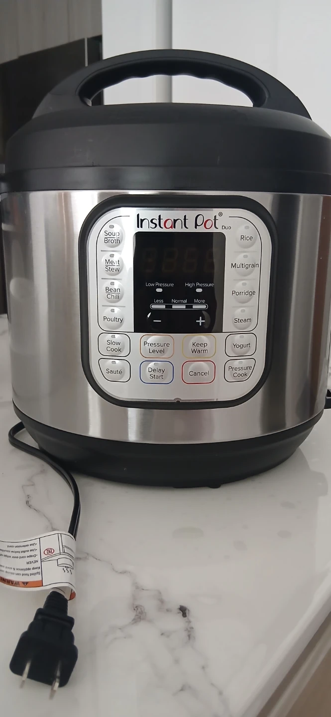 Instant Pot,,used twice,well maintained,in excellent condition