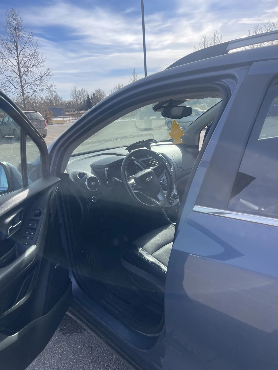 Blue Chevrolet Trax LT  AWD SUV - photo 2
