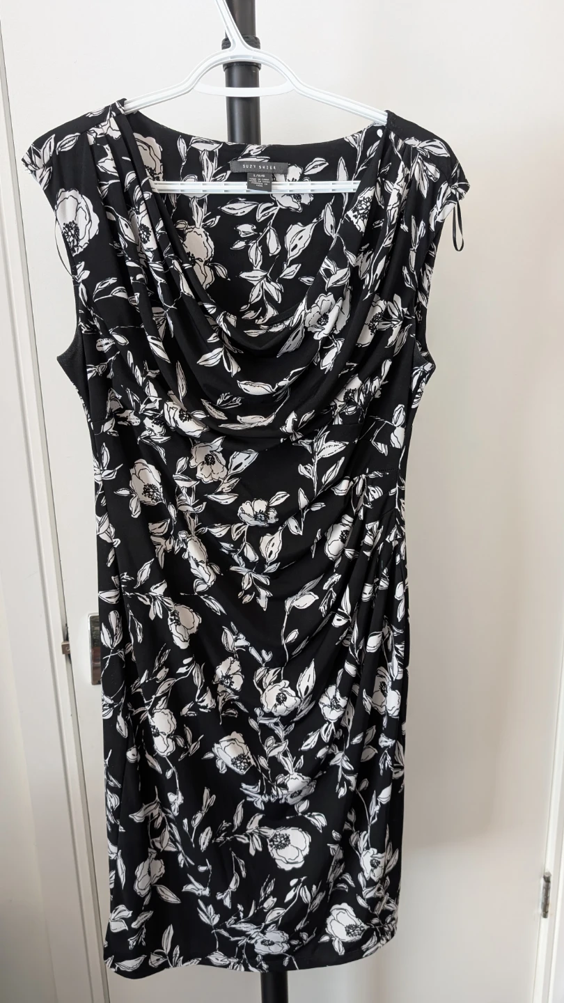 Suzy Shier Black Floral Sleeveless Dress