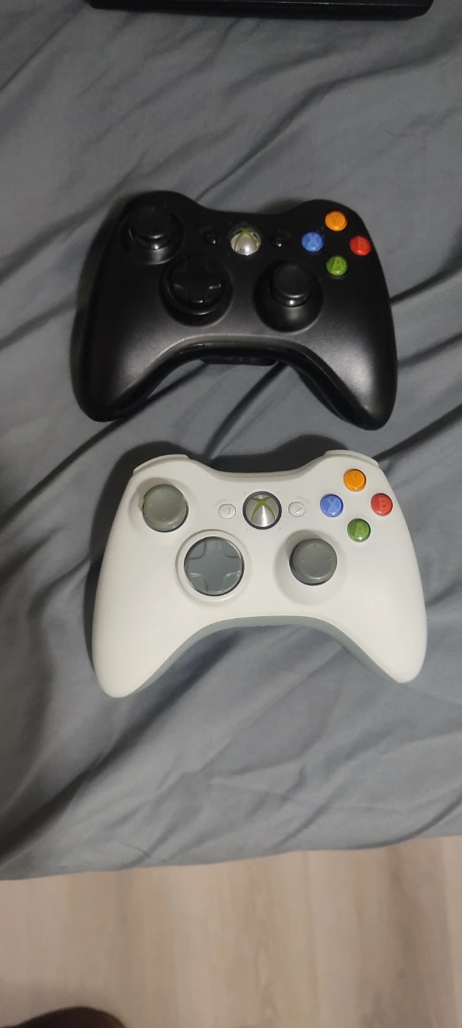 Xbox 360 Controllers and Games Bundle - photo 2