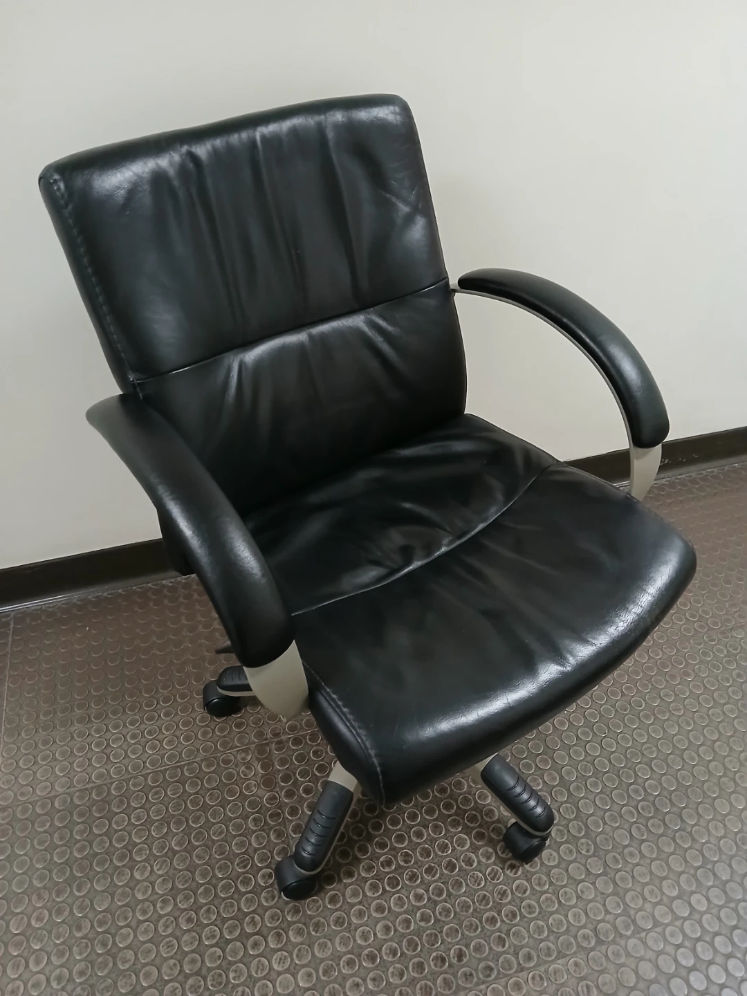 Black Leather Office Chair - photo 4