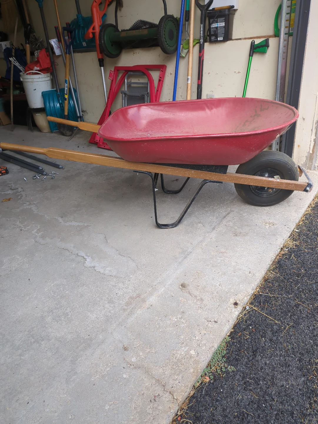 Red Wheelbarrow