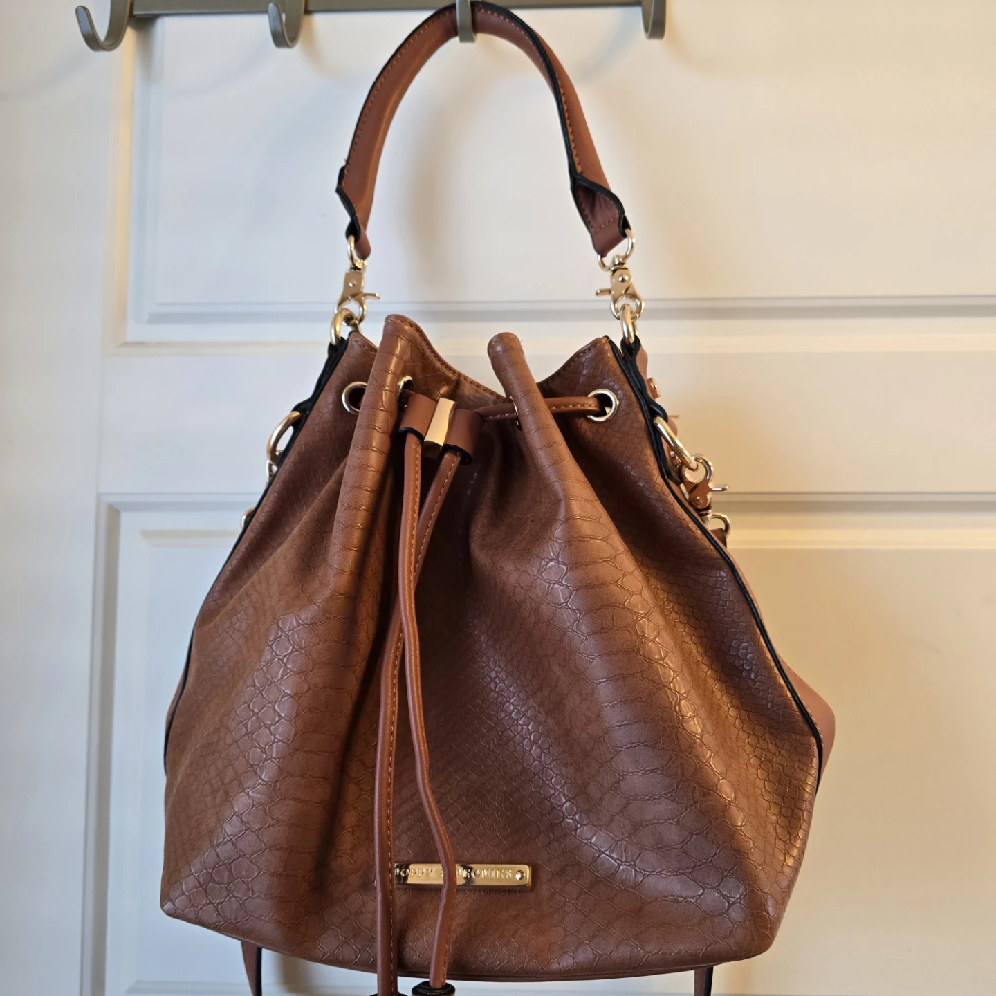 Poppy & Peonies Desert Bucket Bag with Dustbag