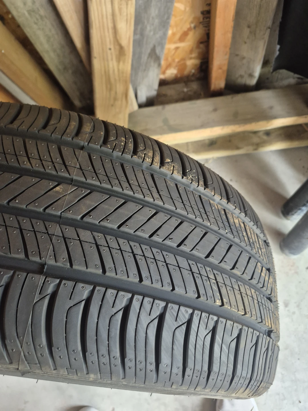 Hankook Kinergy GT Tire 245/45R19