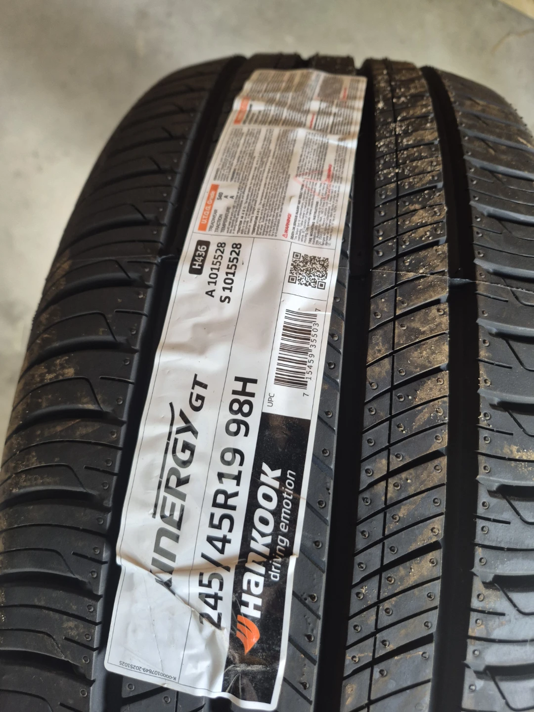 Hankook Kinergy GT Tire 245/45R19 - photo 3