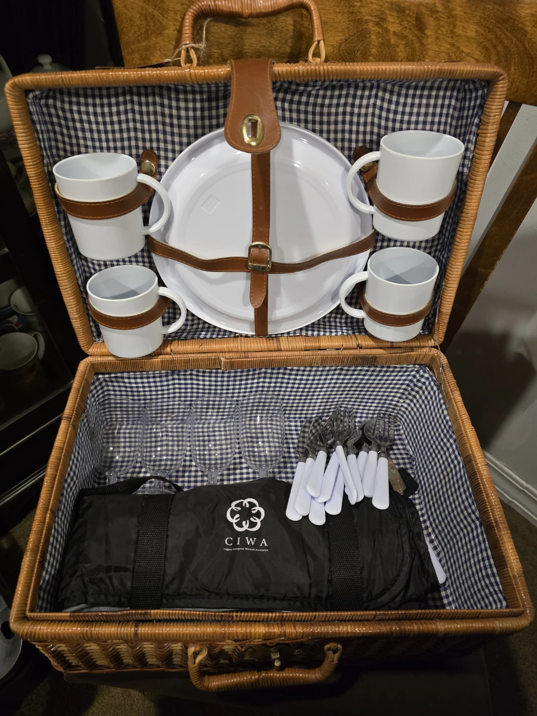 Wicker Picnic Basket Set - photo 2