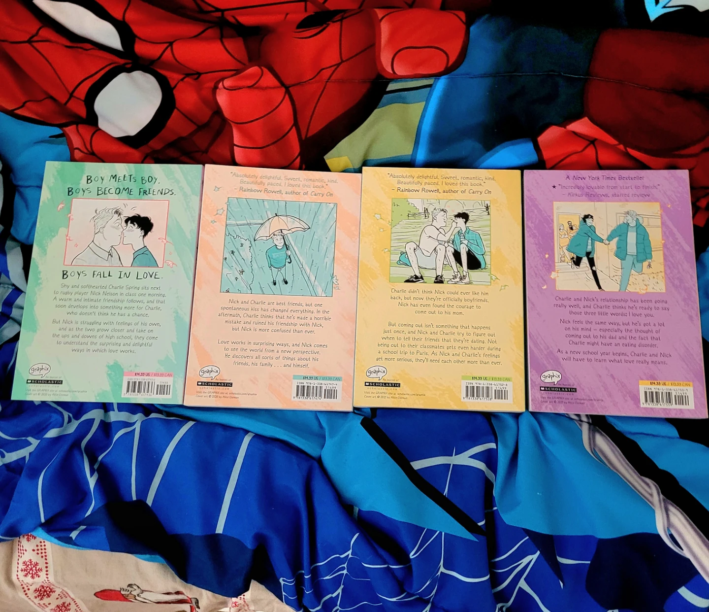 Heartstopper Graphic Novel Collection by Alice Oseman - photo 2