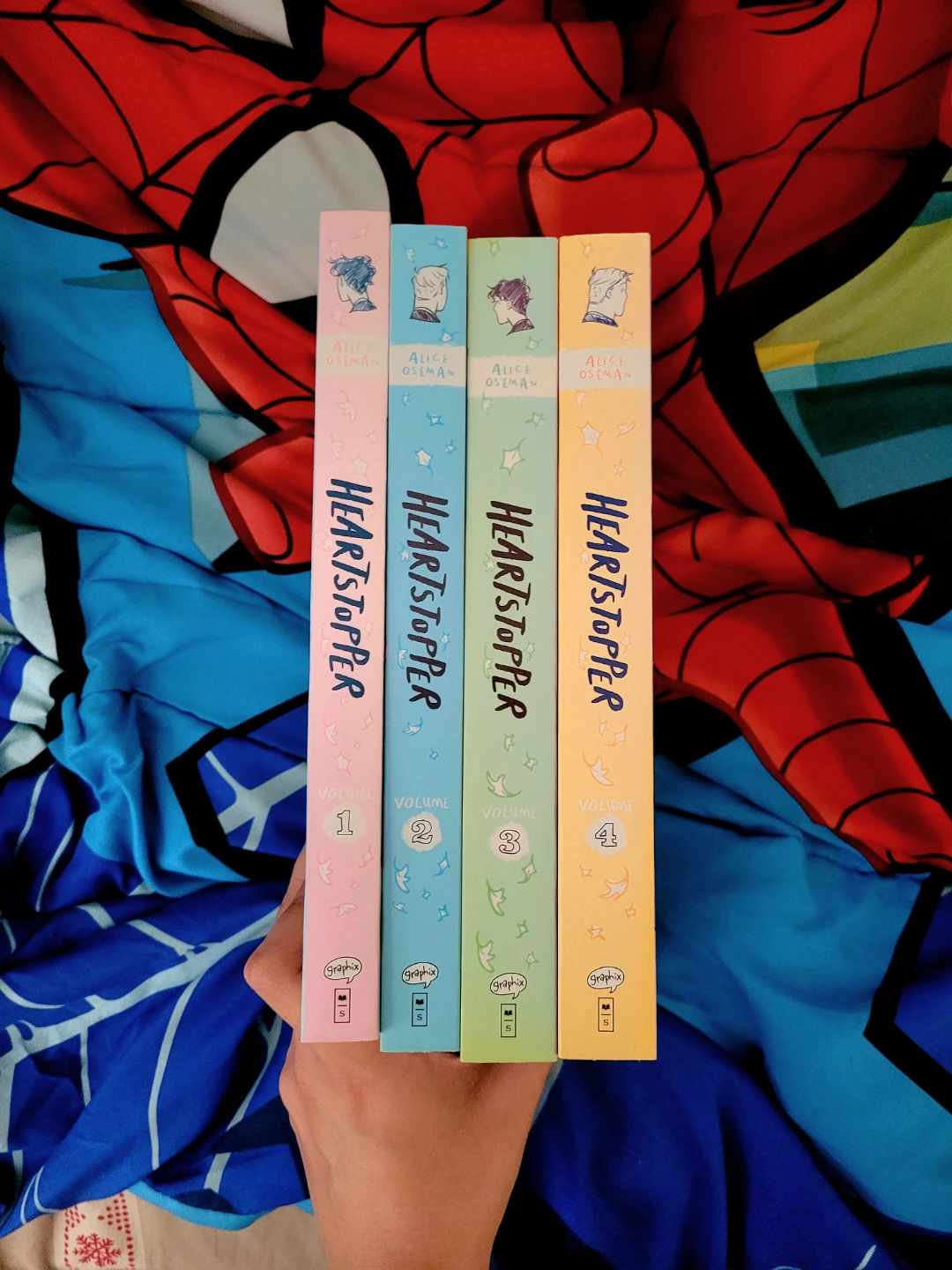 Heartstopper Graphic Novel Collection by Alice Oseman - photo 3