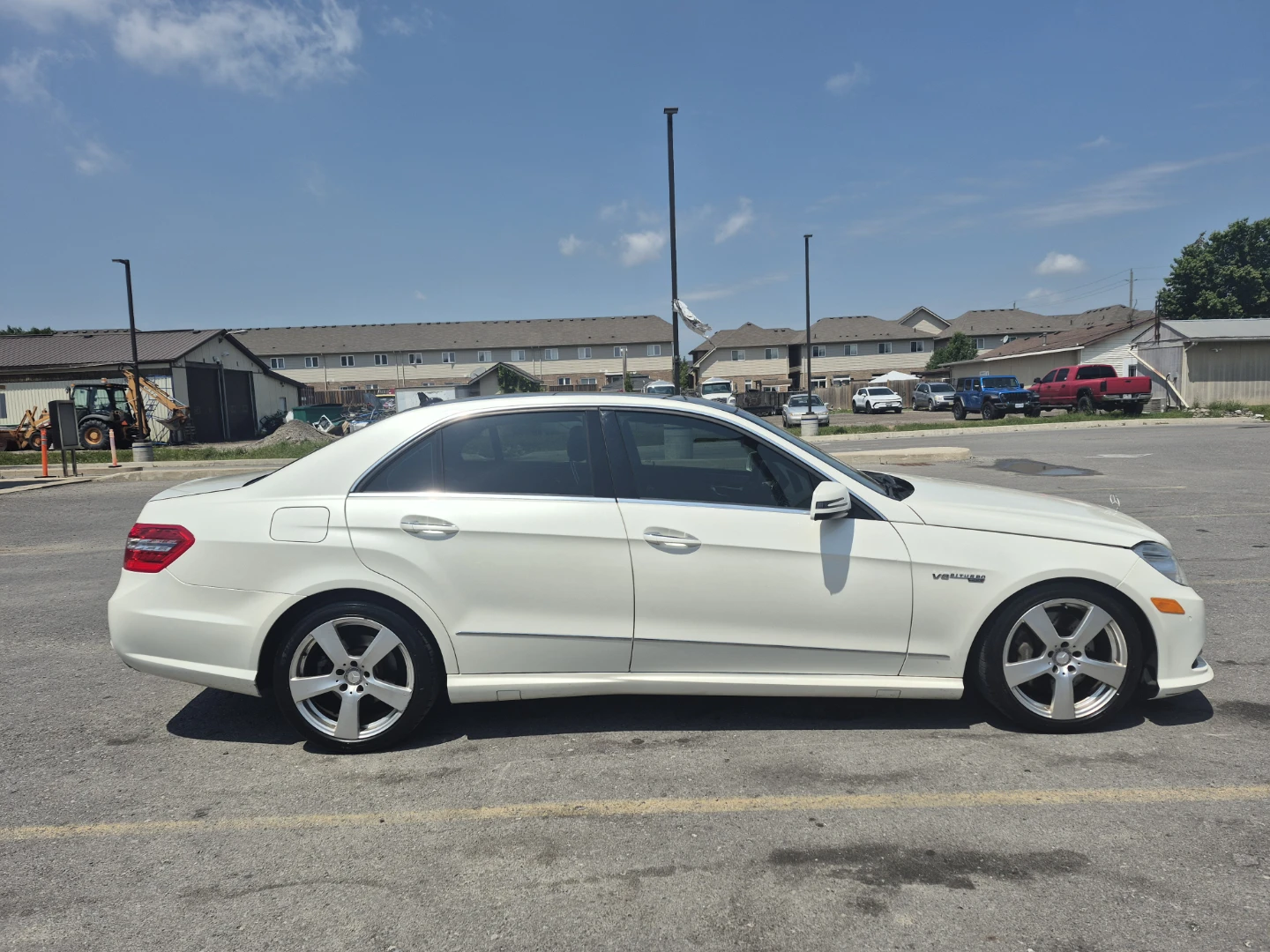 White Mercedes-Benz E-Class Sedan - photo 3