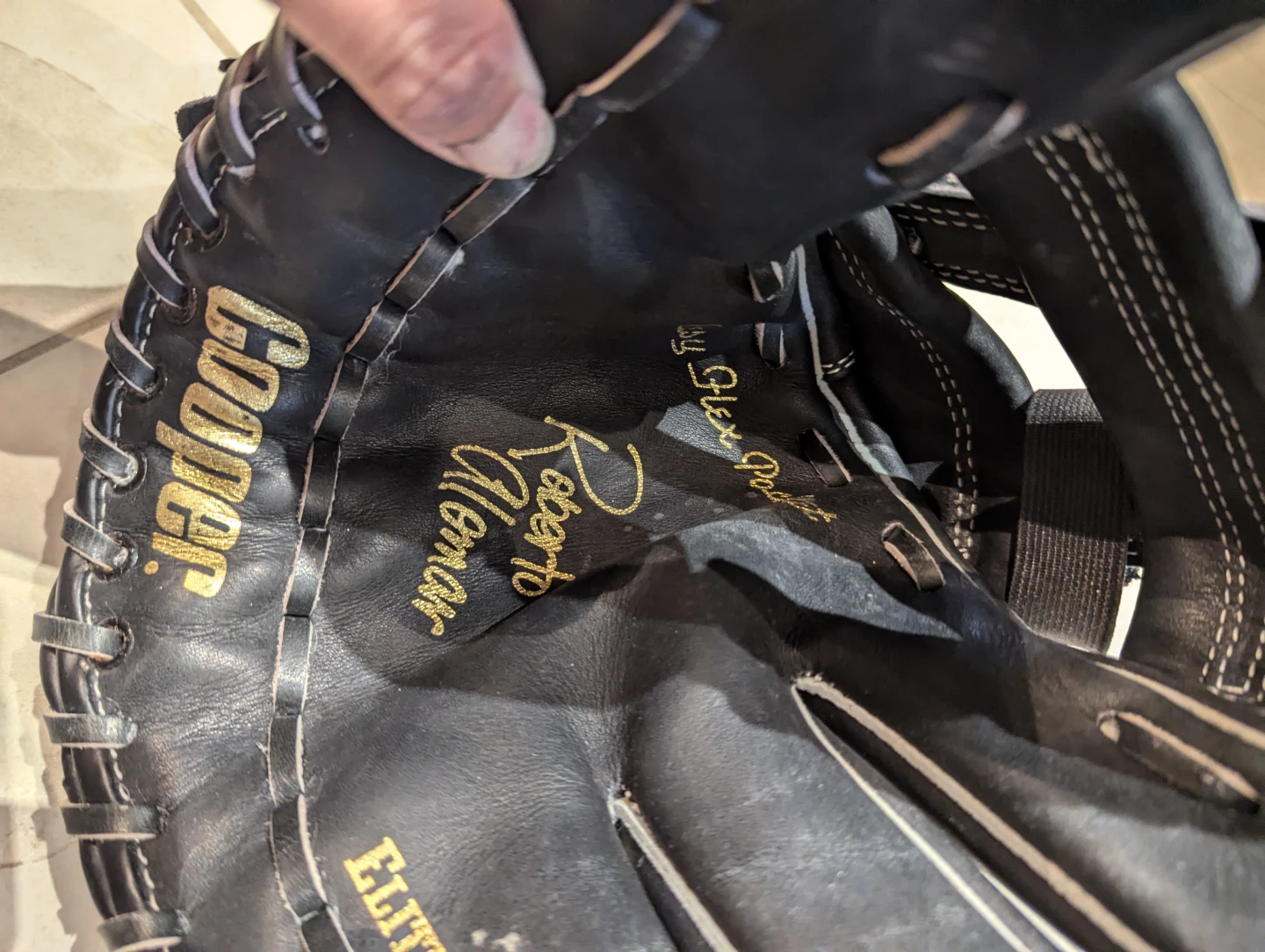 Cooper Elite Signature Series Baseball Glove - Roberto Alomar - photo 3