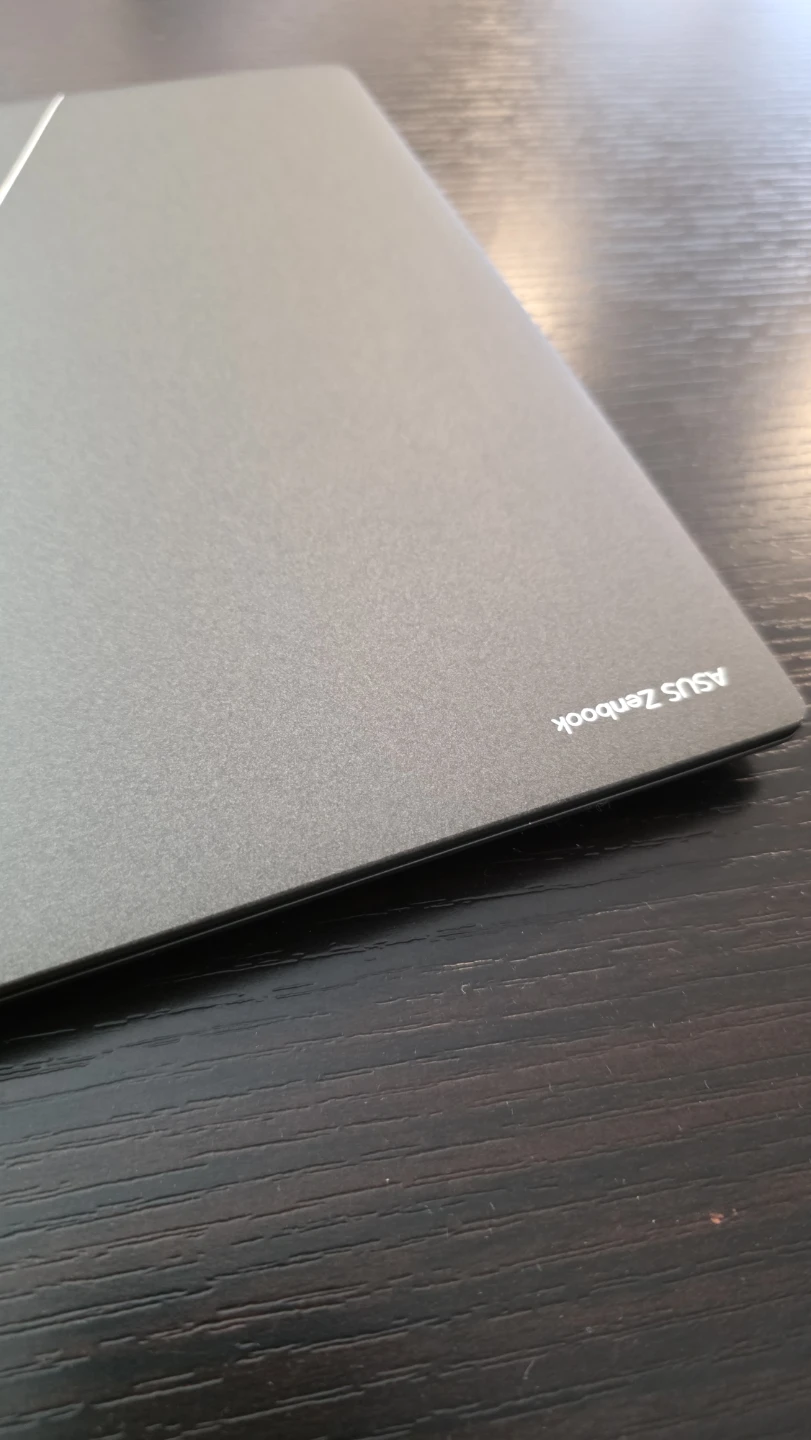 ASUS Zenbook Laptop - photo 4