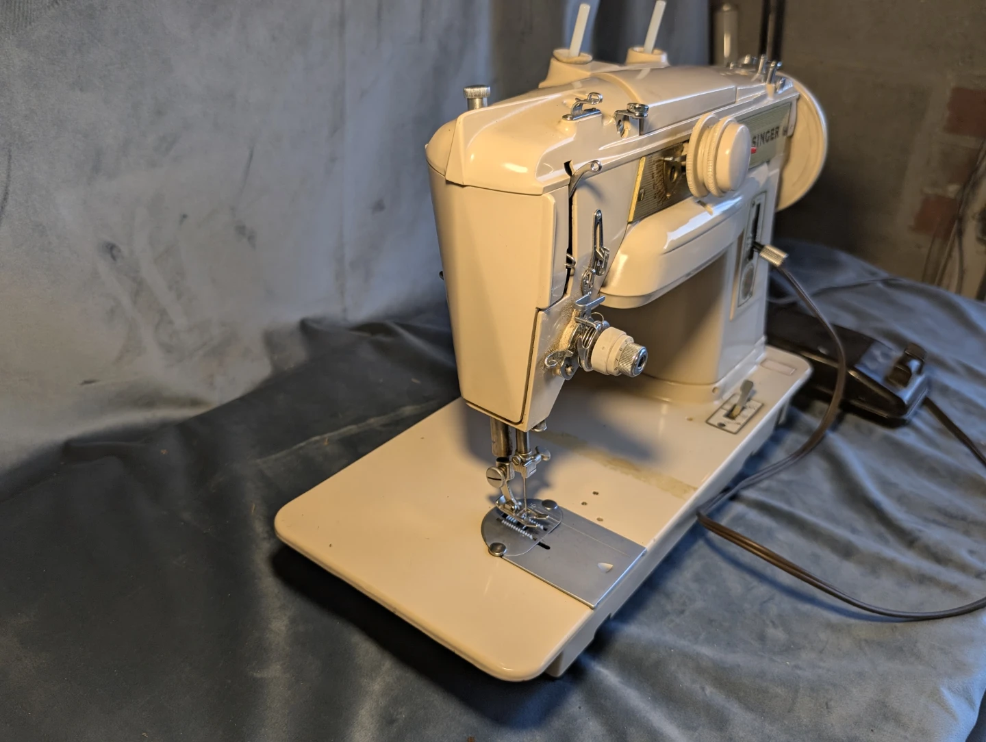 Singer Sewing Machine 411 - photo 2