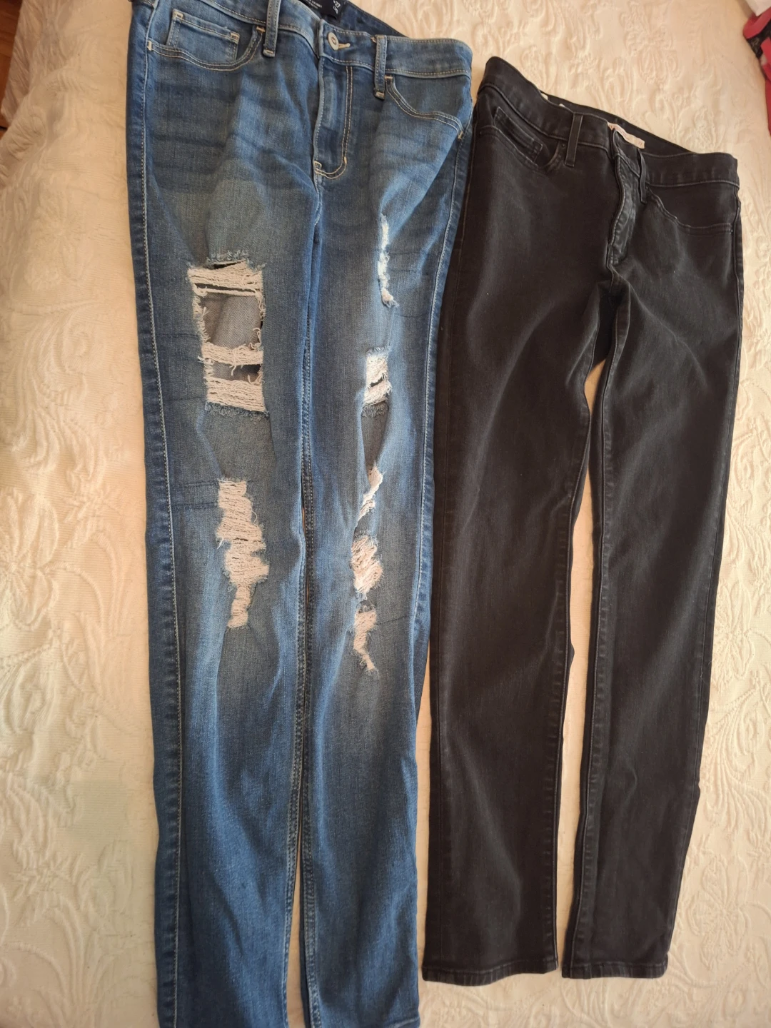 Hollister & Levi's Jeans Bundle - Size 27