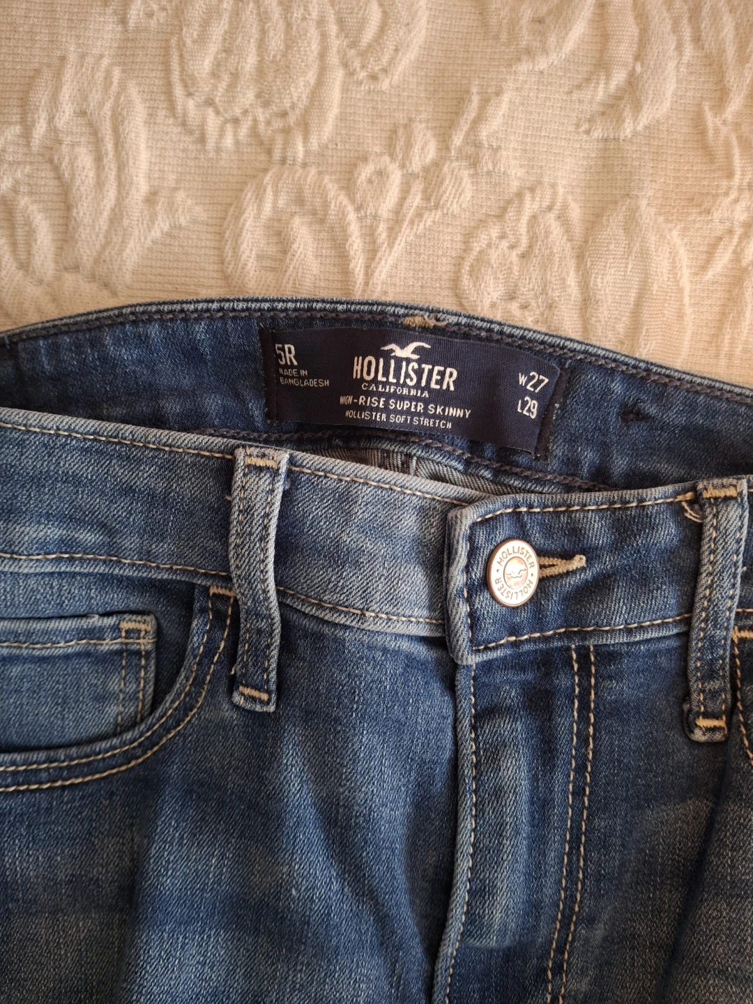 Hollister & Levi's Jeans Bundle - Size 27 - photo 2