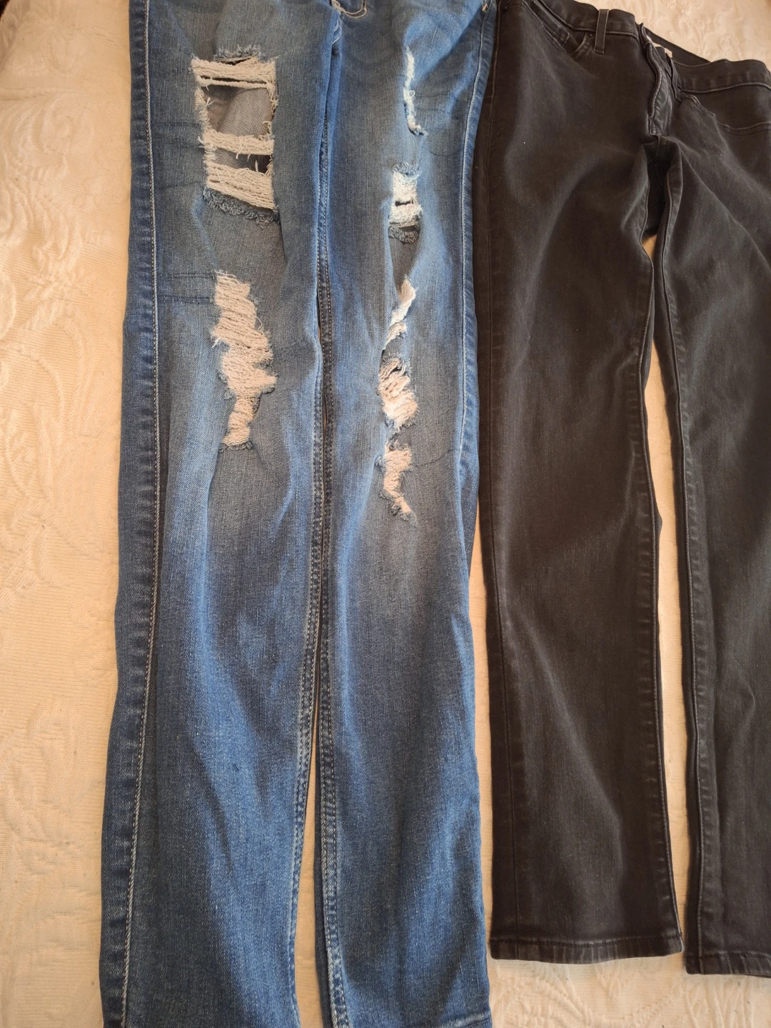 Hollister & Levi's Jeans Bundle - Size 27 - photo 3