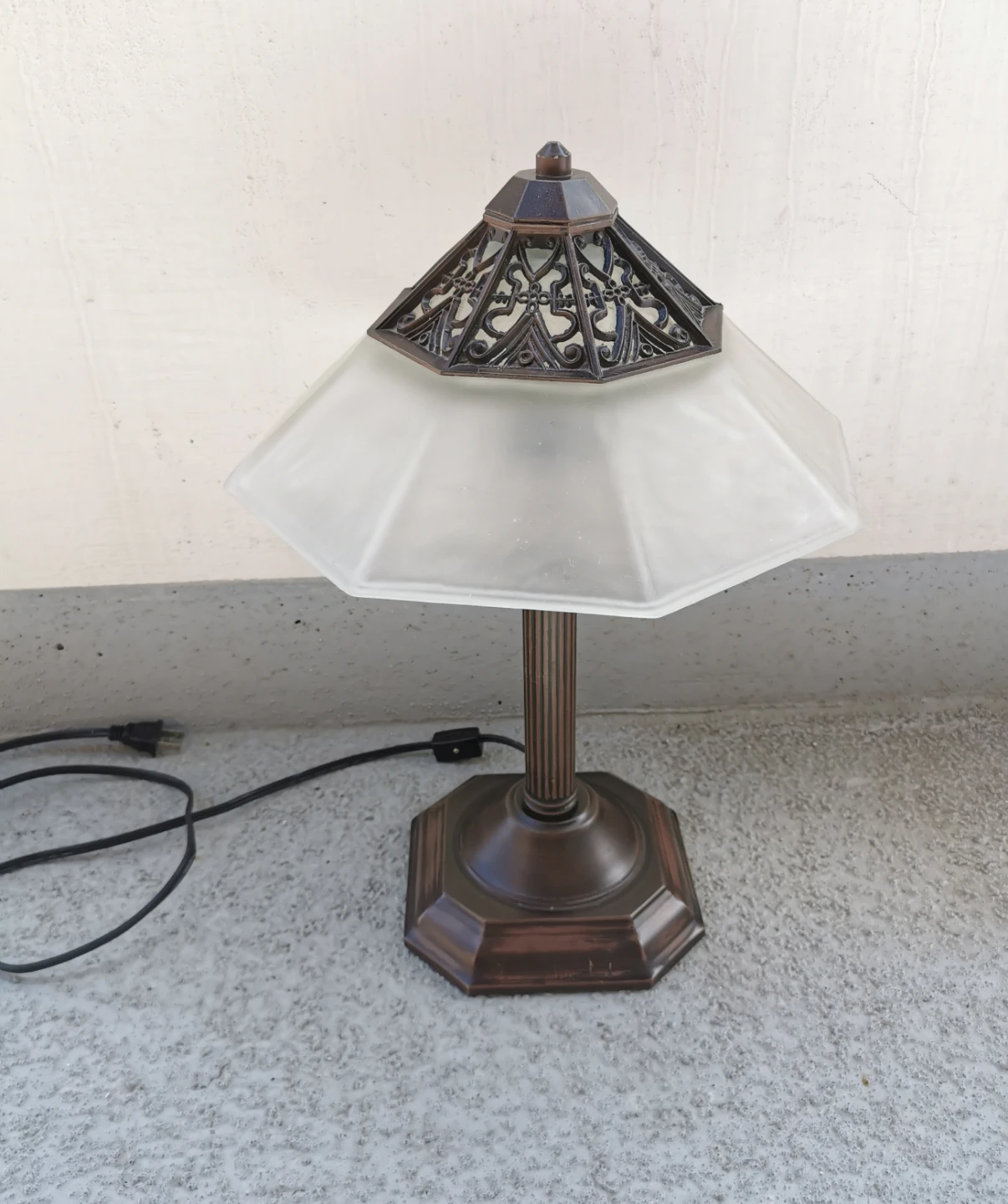 Vintage Heavy Frosted Glass Table Lamp - photo 3