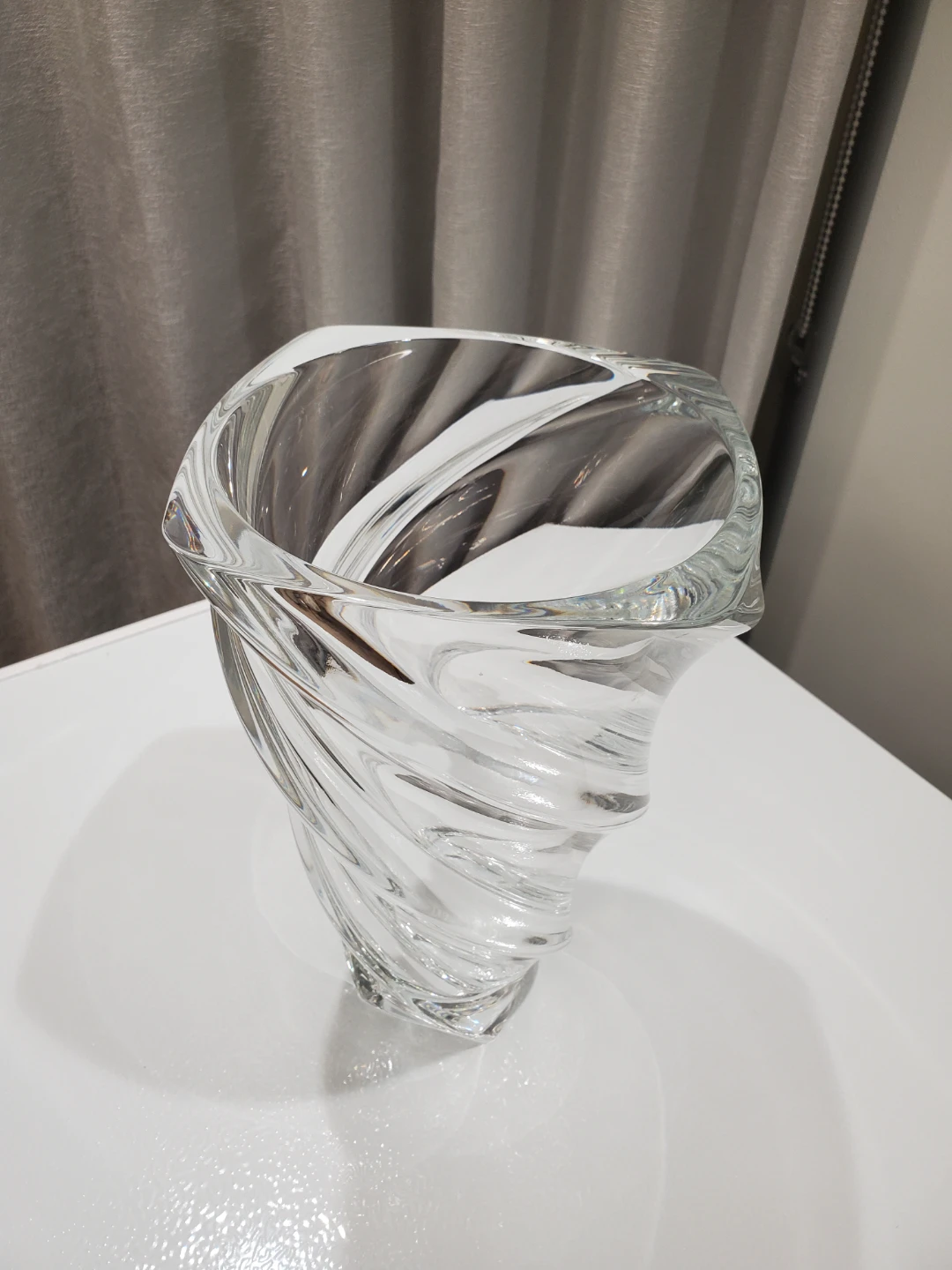 High Quality Clear Glass Swirl Vase - Da Vinchi Collection
