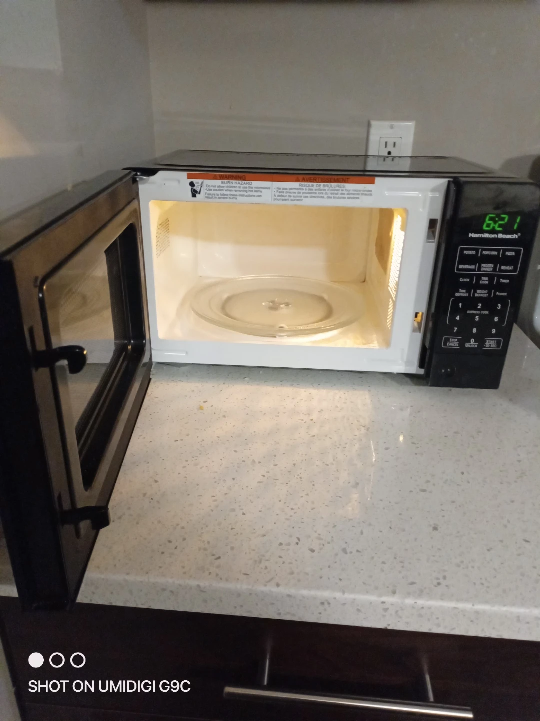 Hamilton Beach Microwave Oven - photo 2