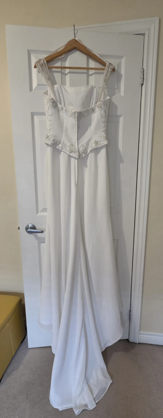 White Beaded Wedding Dress and Veil - photo 5