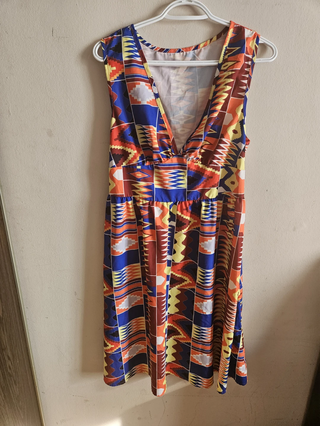 Women's Sleeveless V-Neck Dress - photo 3