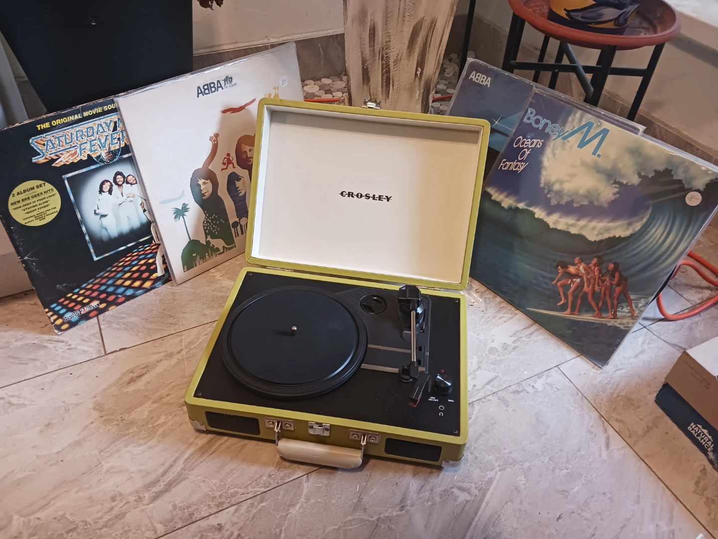 Crosley Record Player w/ 4 records