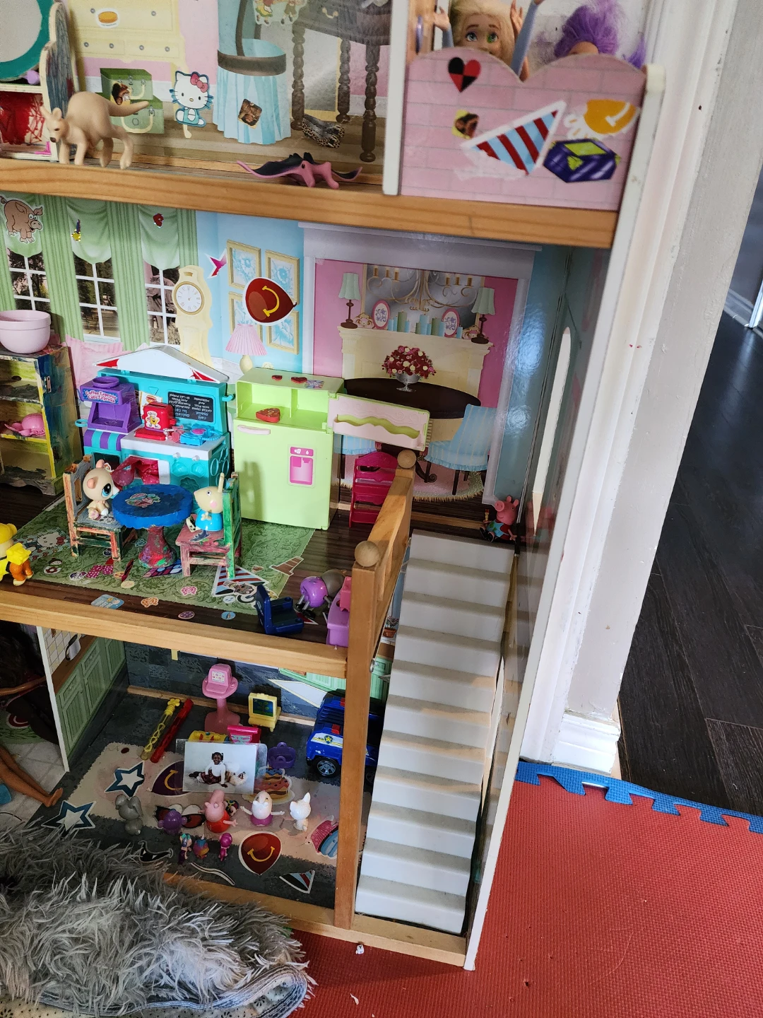 Wooden Dollhouse with Furniture and Dolls - photo 3