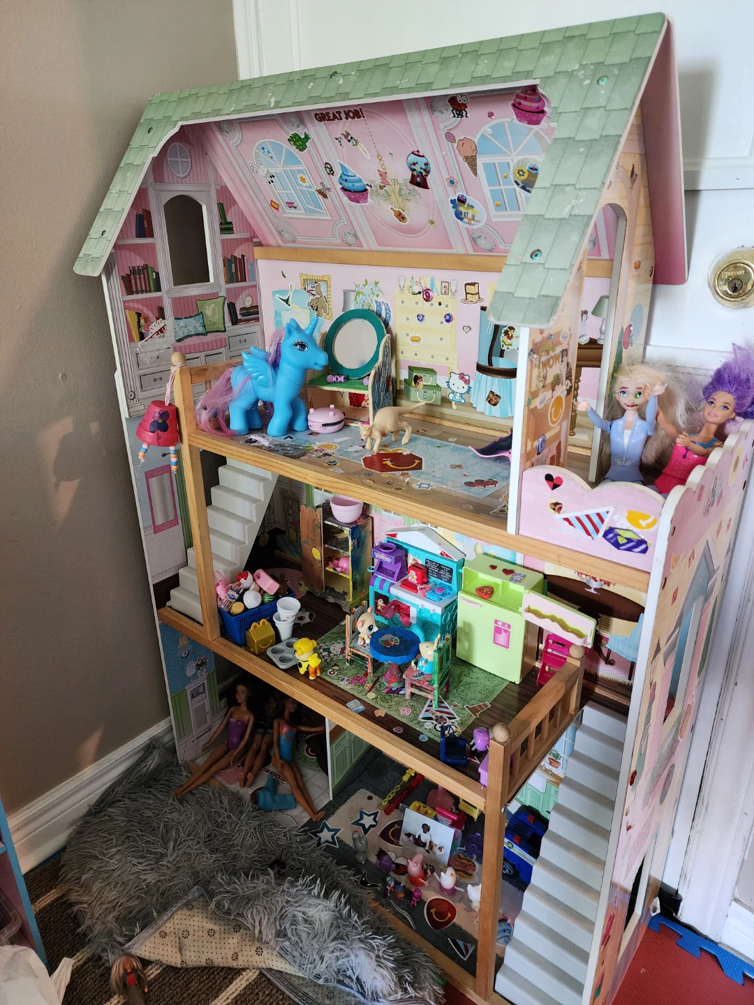 Wooden Dollhouse with Furniture and Dolls - photo 5
