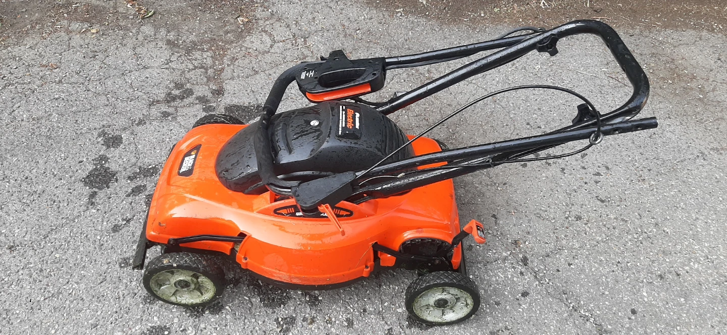 Black & Decker Compact 18" Electric Mulching Lawnmower - photo 4