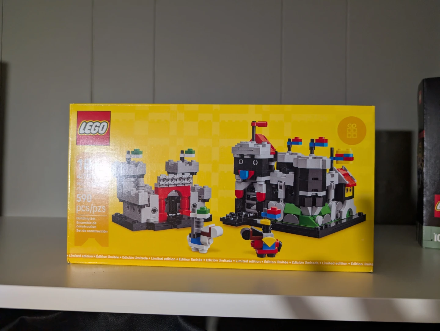 BNIB LEGO mini knights castle FACTORY SEALED