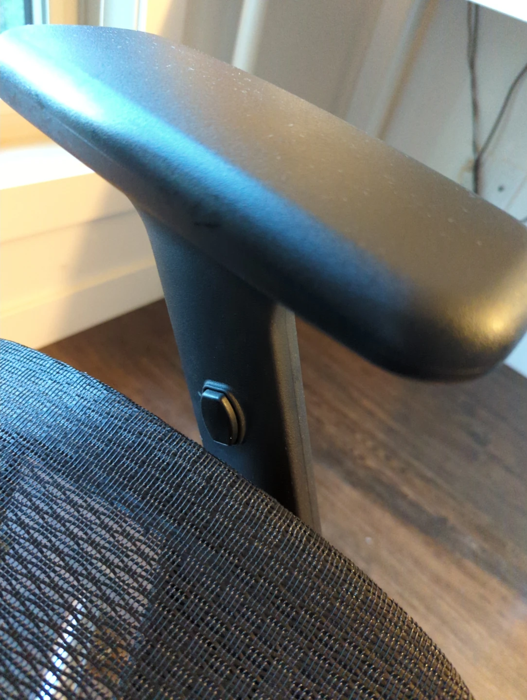 Black Ergonomic Office Chair with Mesh Back - photo 4