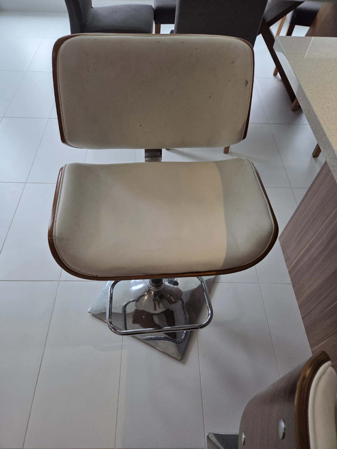 Adjustable Swivel Bar Stools - Set of 5 - photo 4