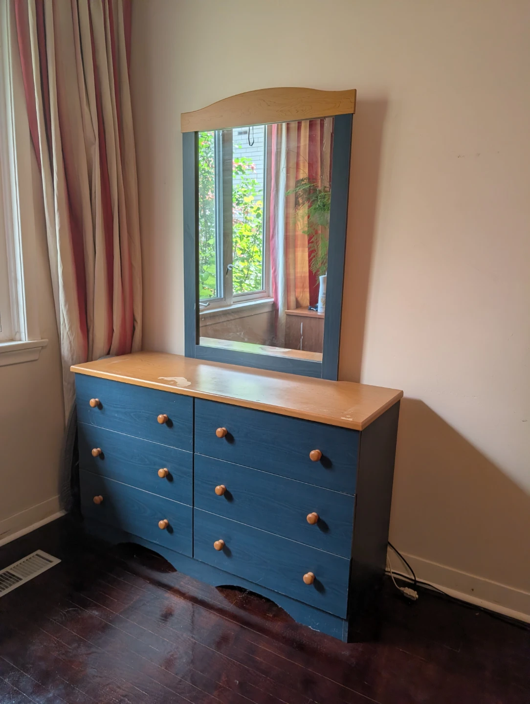 🪞 Dresser with Mirror – $150 OBO