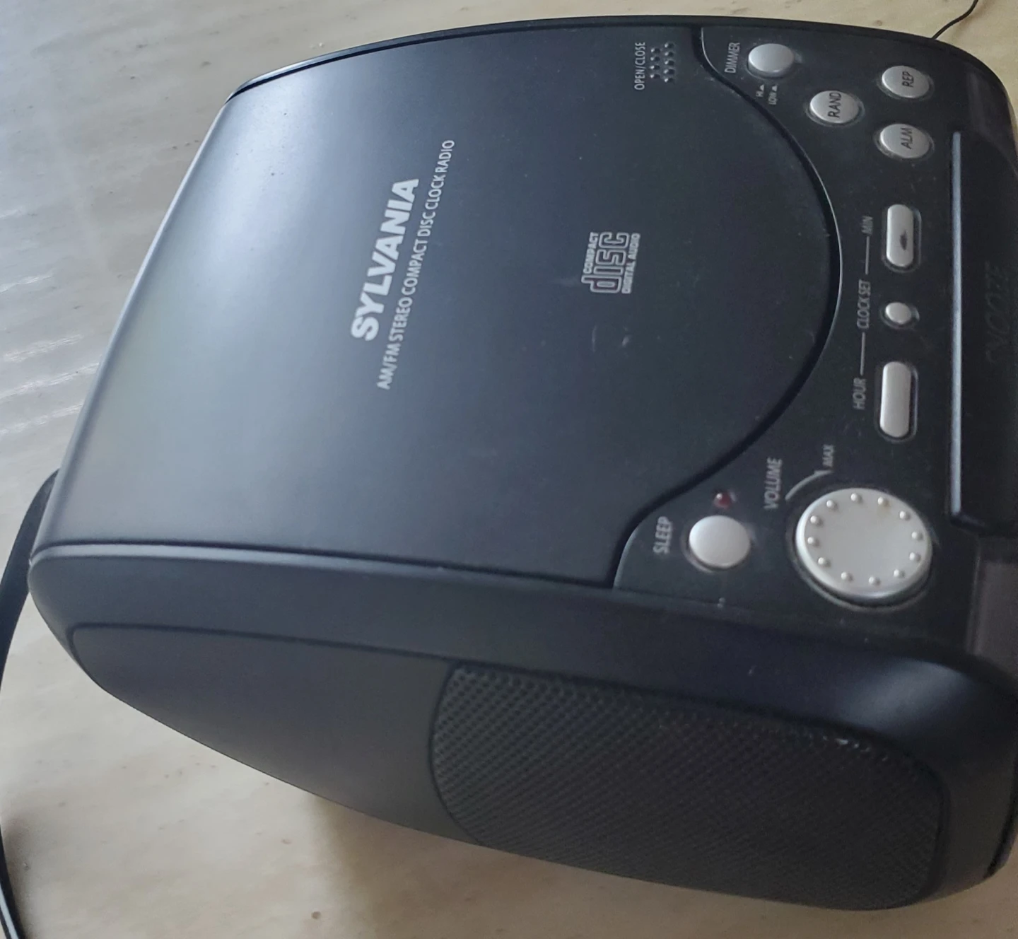 Sylvania AM/FM Stereo CD Clock Radio - photo 4