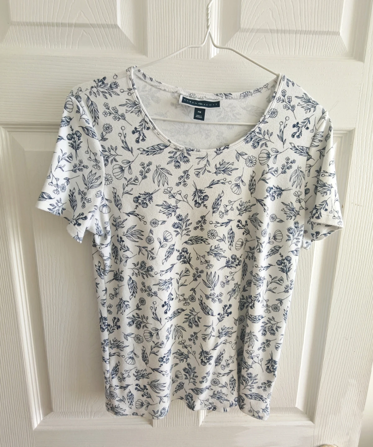 5 Women's T-Shirts (assorted sizes)
