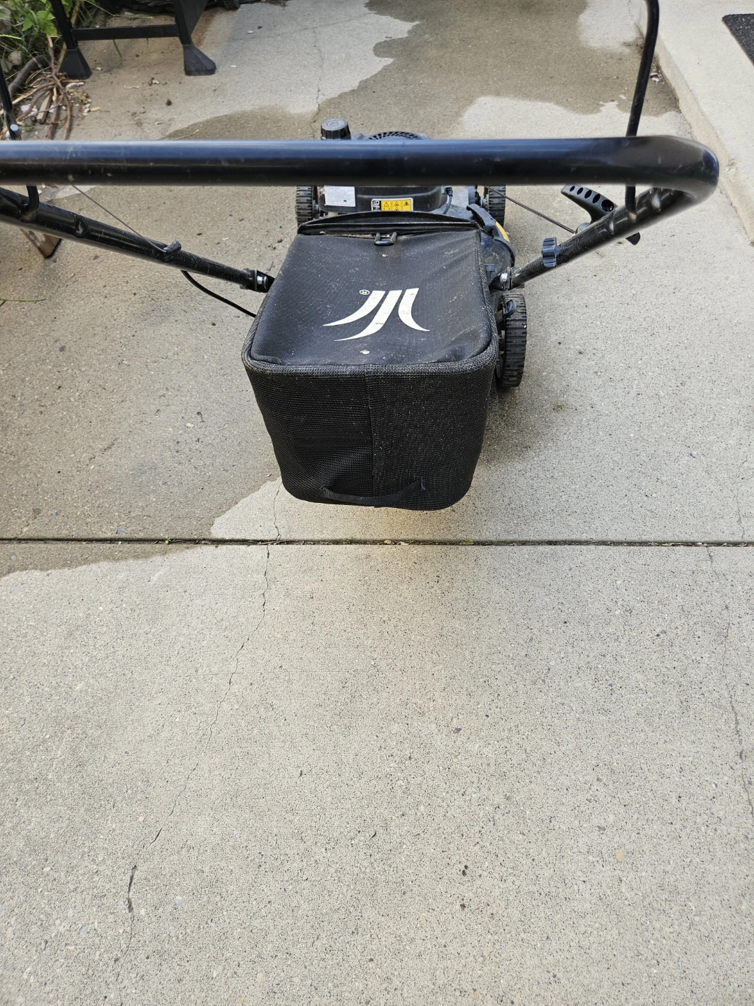 YARD MACHINE LAWNMOWER - photo 3