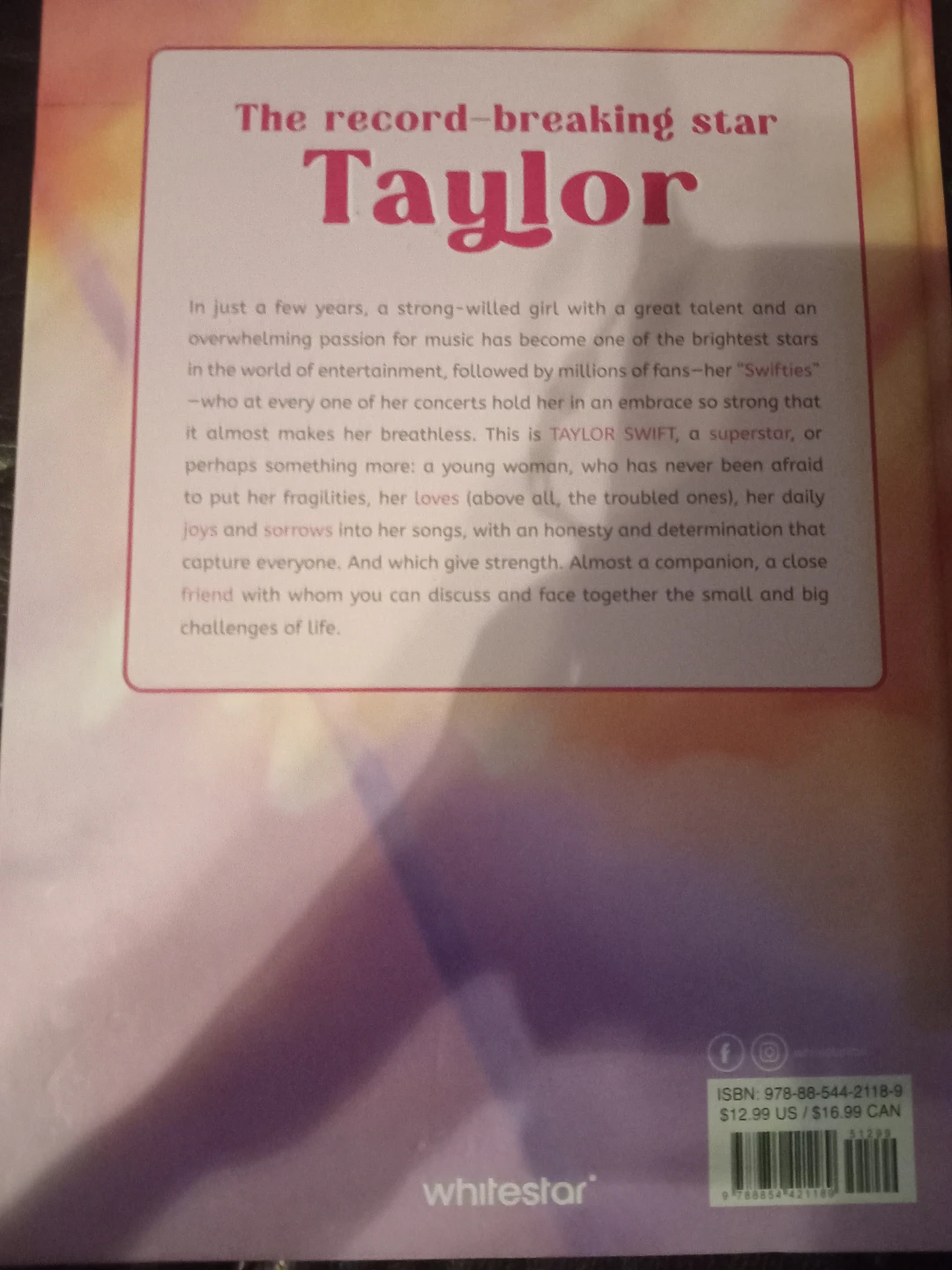 Taylor Swift "A Book for Swifties" and "Into the Taylor-Verse" - photo 4