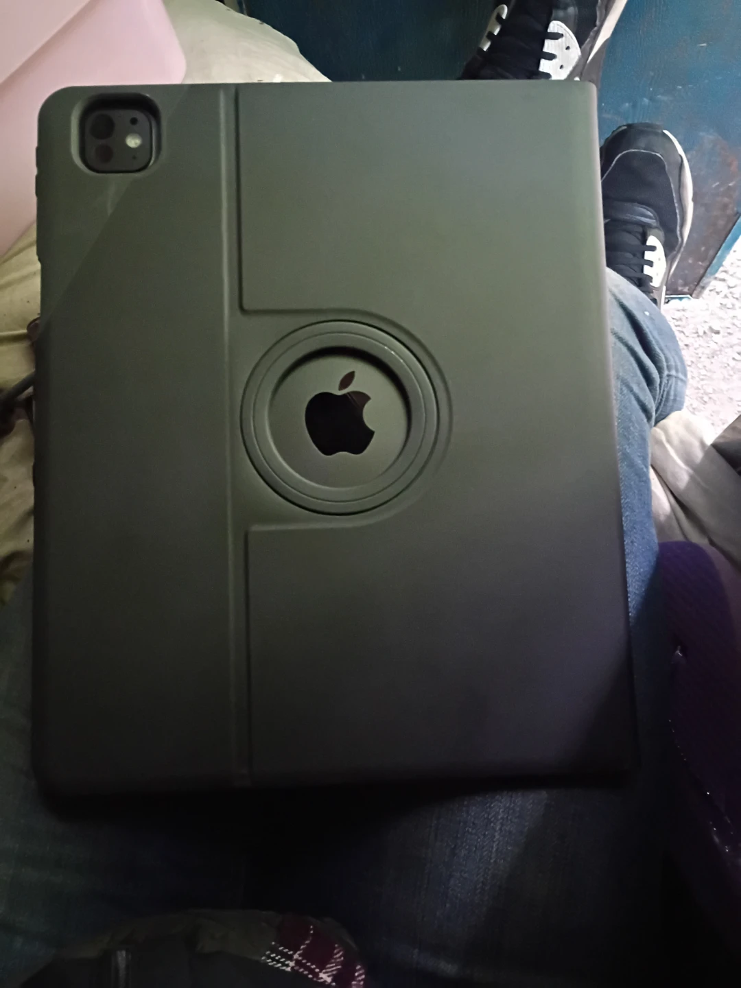 Apple iPad Pro 13-inch (M5) 256GB wifi+cellular with case