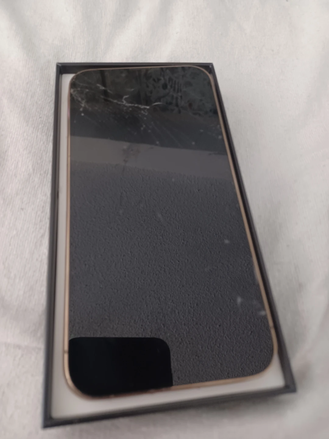 Iphone 13 max pro  icloud locked -cracked screen