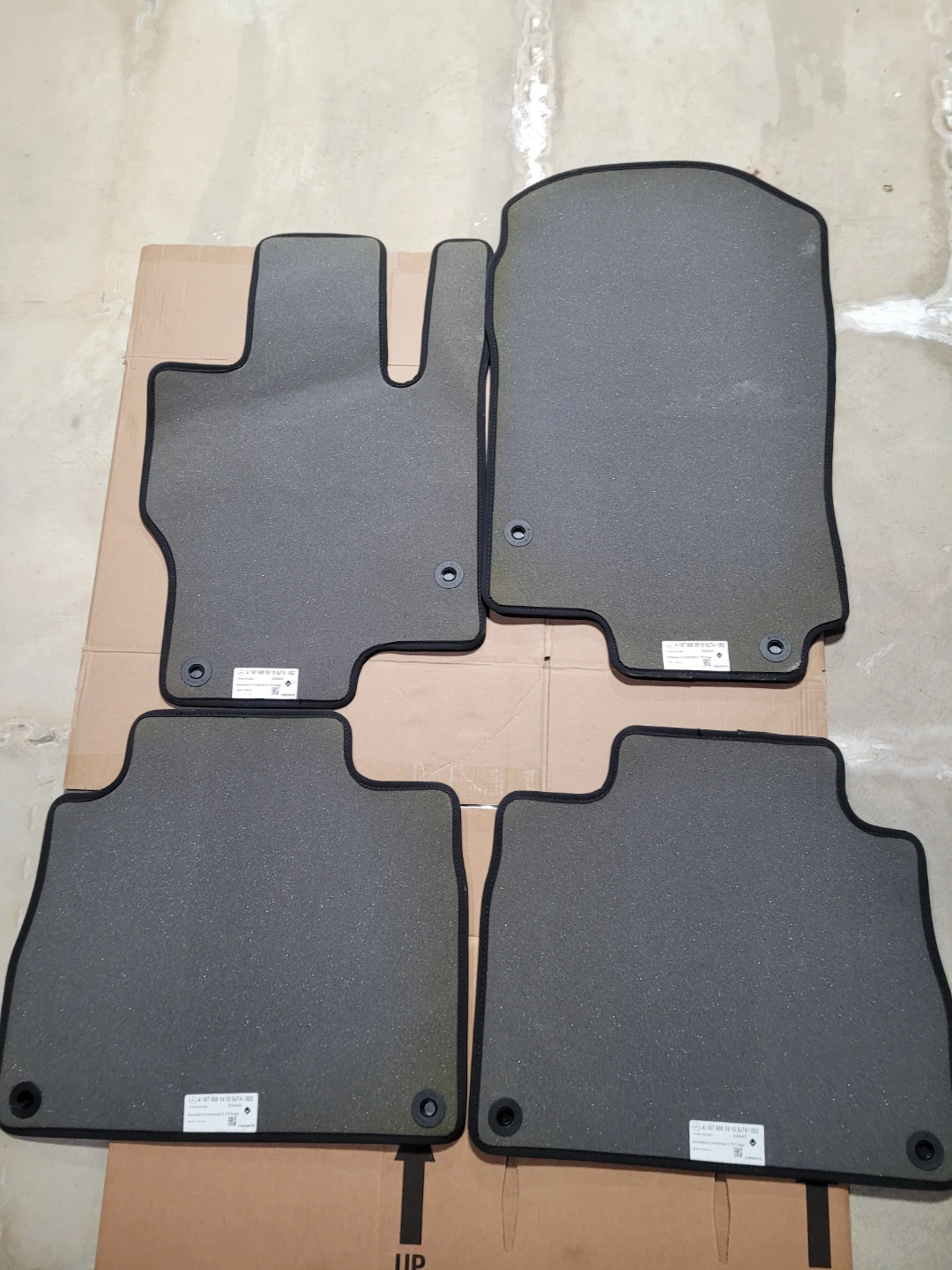 Original Mercedes Benz Carpeted Floor Mats for GLE 450 - photo 3