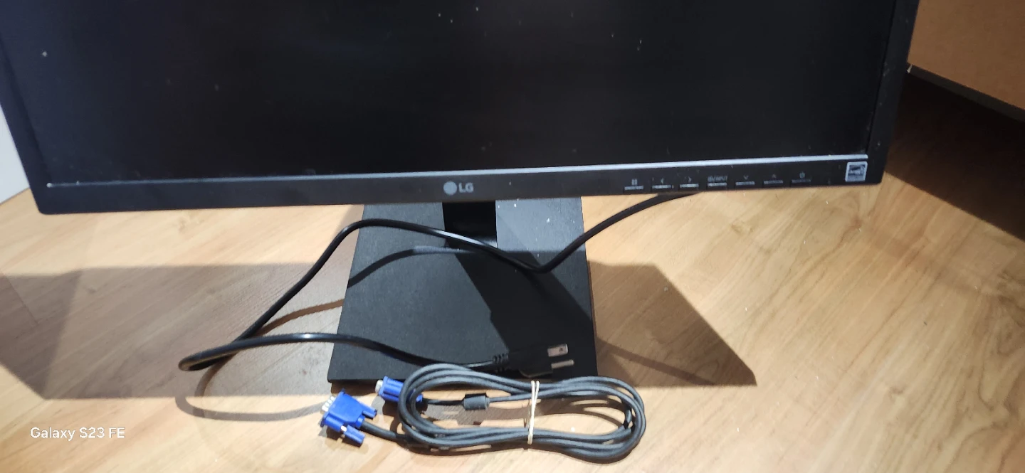 LG Monitor - photo 2