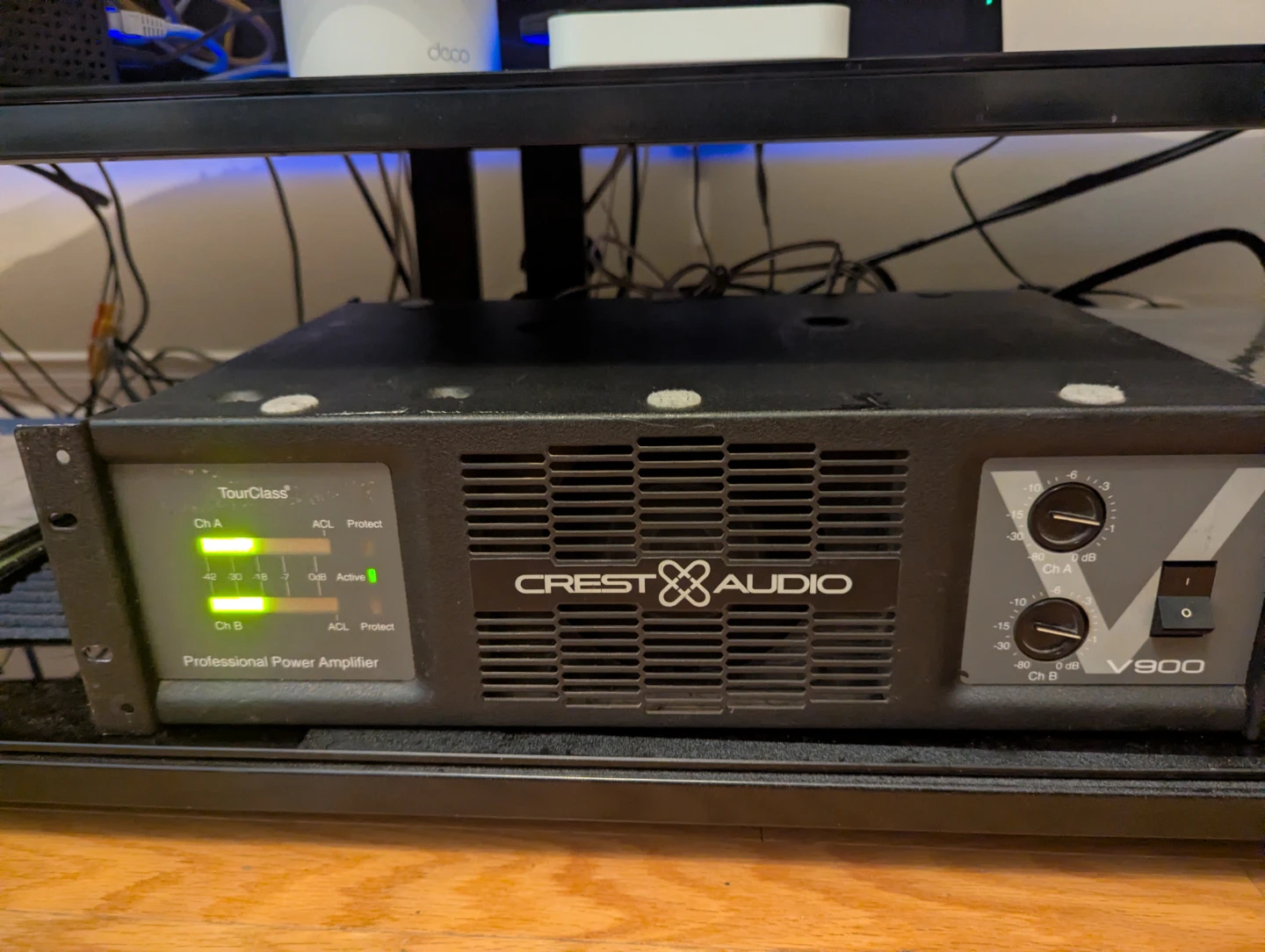 Crest Audio V900 Professional Power Amplifier