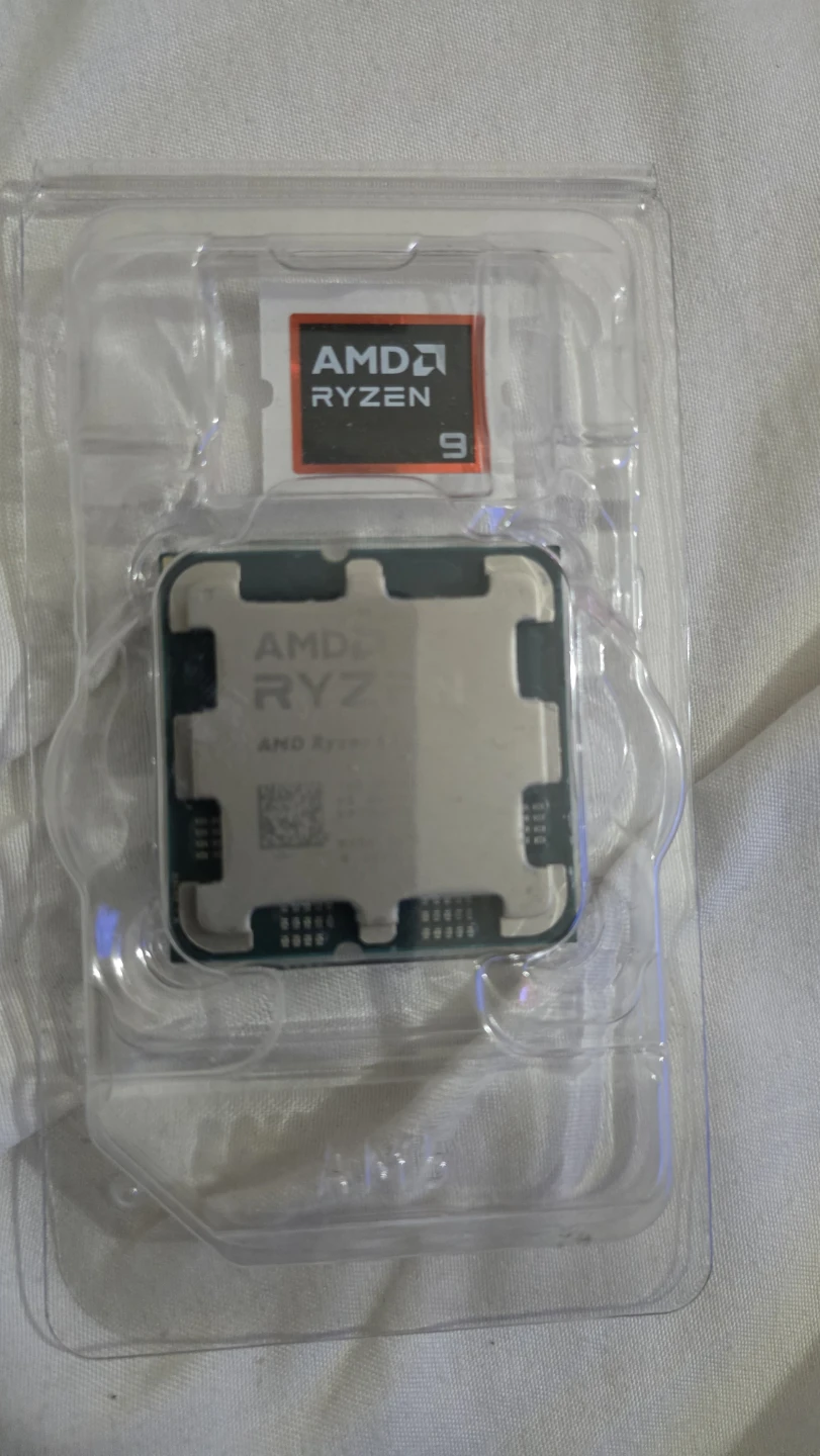 AMD Ryzen 9 76000 Processor fan included