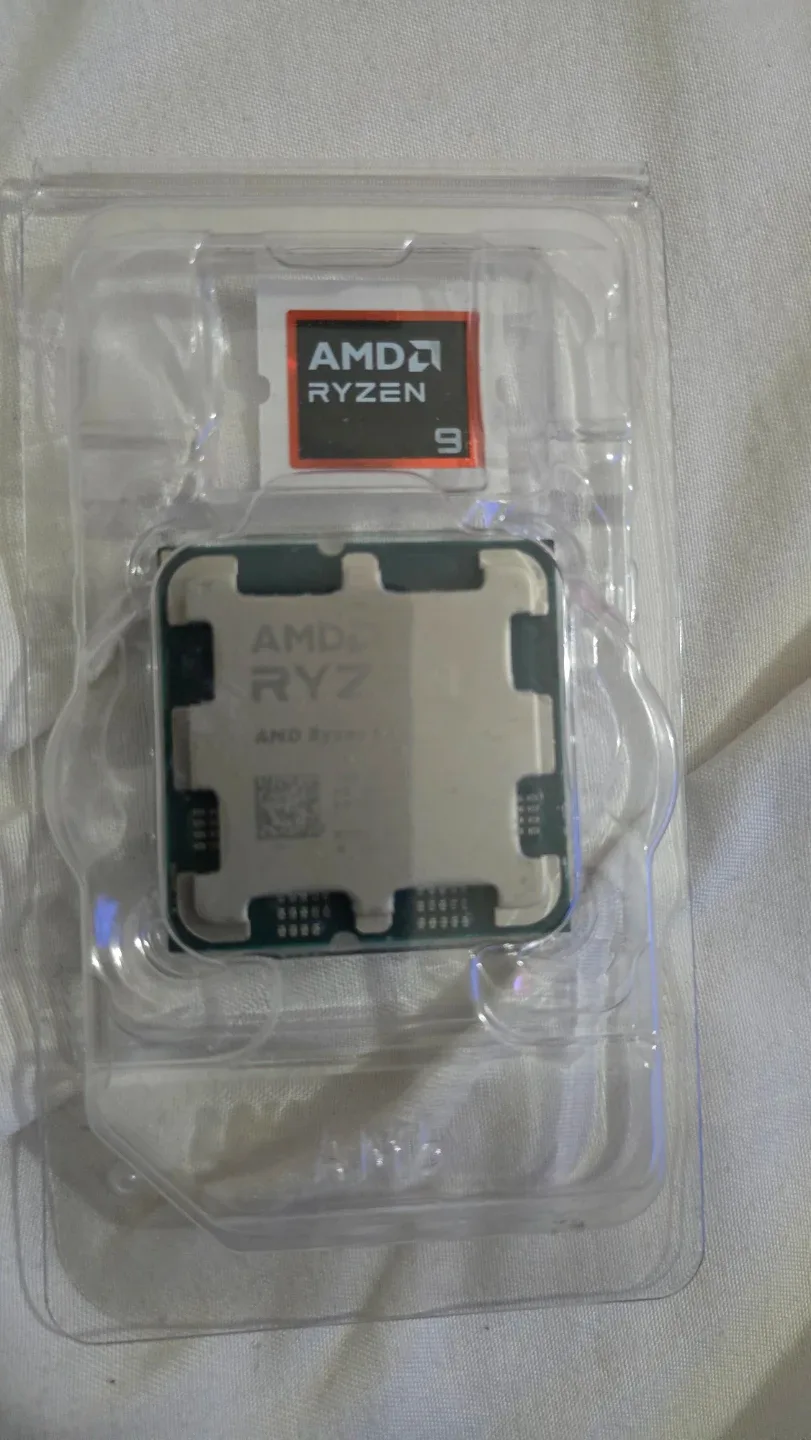 AMD Ryzen 9 76000 Processor fan included