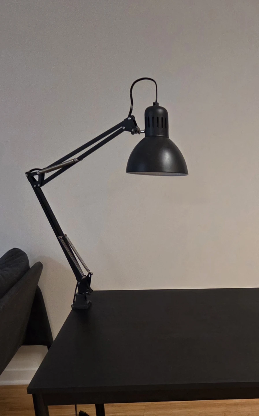 Desk Lamp w/ two light bulbs