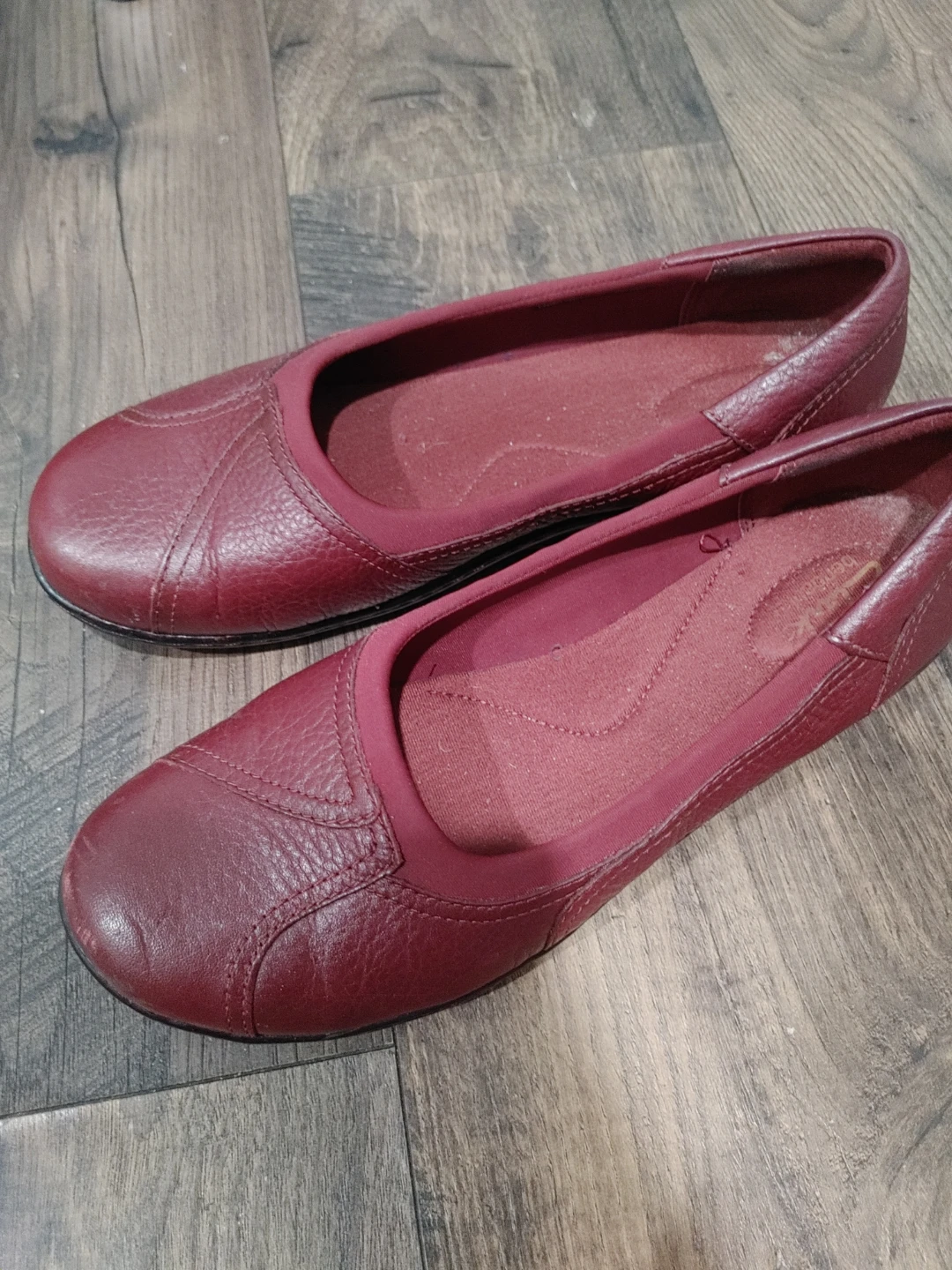🧡CLARKS GENUINE RED LEATHER LOAFERS WOMANS SIZE 9.5 W