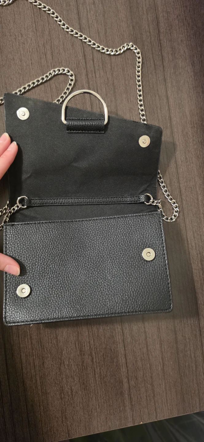 A woman's small purse - photo 2
